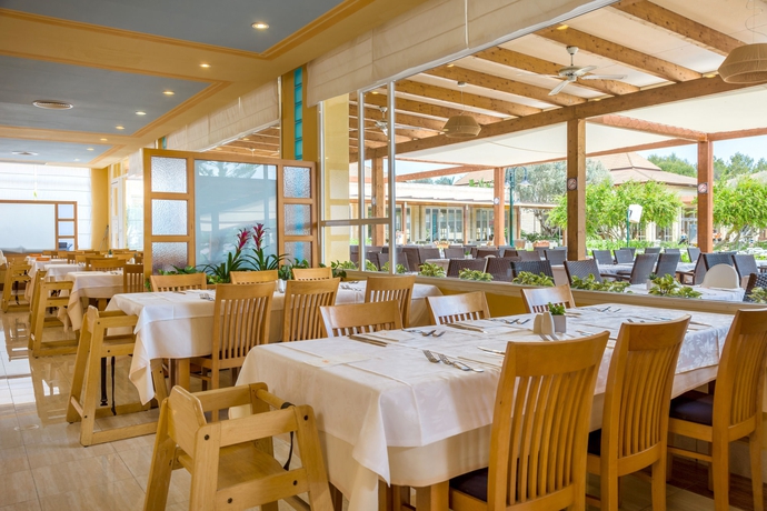 Imagen del bar/restaurante del Hotel Zafiro Can Picafort. Foto 7