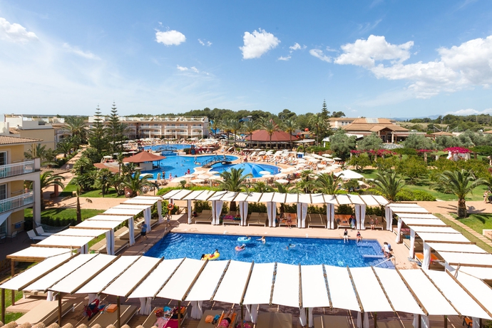 Imagen de la piscina del Hotel Zafiro Can Picafort. Foto 19