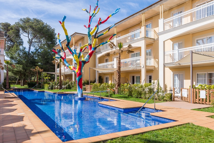 Imagen de la piscina del Hotel Zafiro Can Picafort. Foto 20