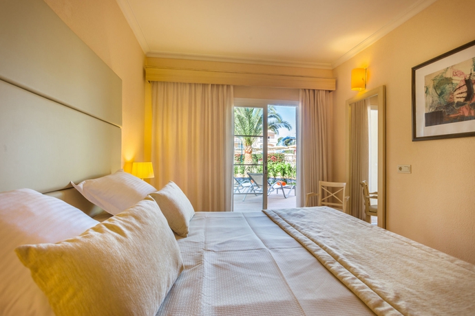 Imagen de la habitación del Hotel Zafiro Can Picafort. Foto 9