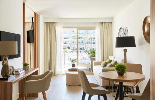 Imagen de la habitación del Hotel Zafiro Palace Alcudia. Foto 17