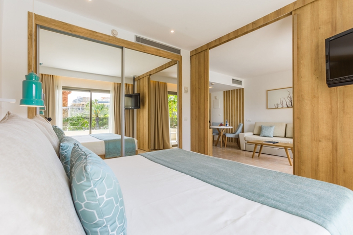 Imagen de la habitación del Hotel Zafiro Palmanova. Foto 8