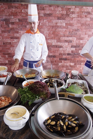 Imagen del bar/restaurante del Hotel Zafiro Palmanova. Foto 5