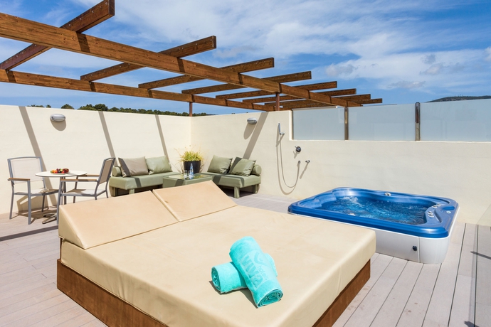 Imagen de los exteriores del Hotel Zafiro Palmanova. Foto 10