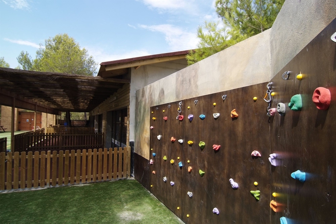 Imagen de los exteriores del Hotel Zafiro Park Cala Mesquida. Foto 8