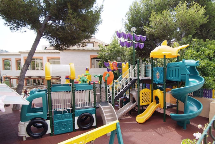 Imagen de los exteriores del Hotel Zafiro Park Cala Mesquida. Foto 9