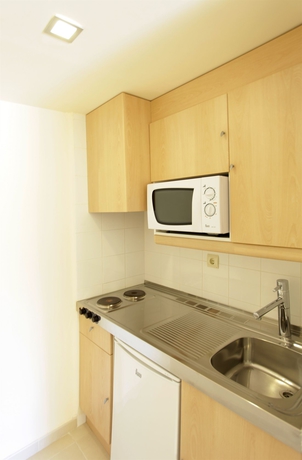 Imagen de la habitación del Hotel Zafiro Park Cala Mesquida. Foto 6