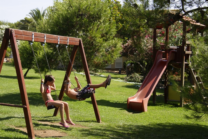 Imagen de los exteriores del Hotel Zafiro Park Cala Mesquida. Foto 10