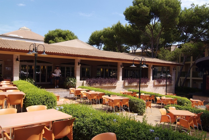 Imagen del bar/restaurante del Hotel Zafiro Park Cala Mesquida. Foto 5