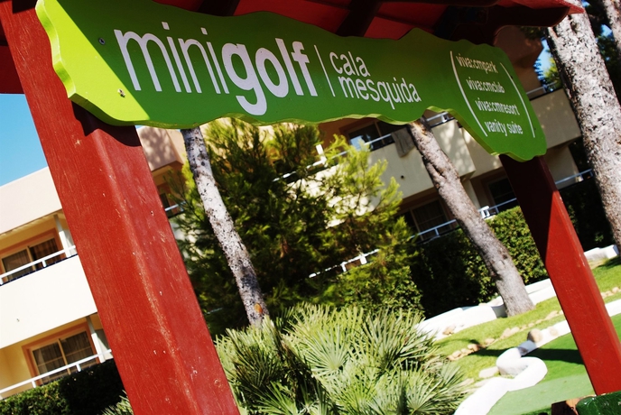 Imagen de los exteriores del Hotel Zafiro Park Cala Mesquida. Foto 11