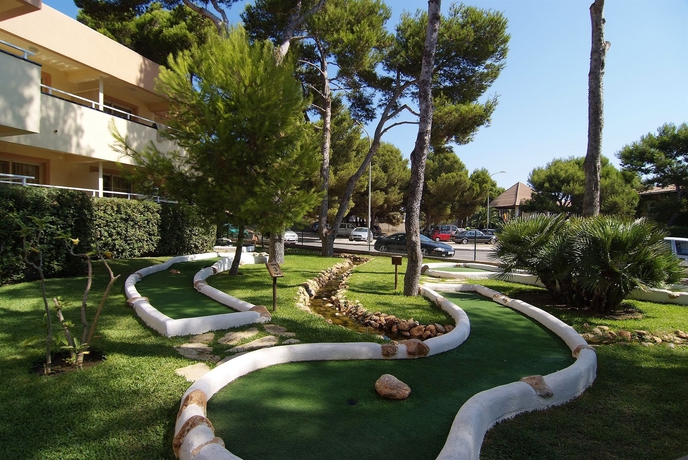 Imagen de los exteriores del Hotel Zafiro Park Cala Mesquida. Foto 14