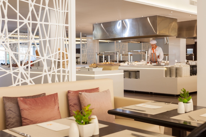 Imagen del bar/restaurante del Hotel Zafiro Rey Don Jaime. Foto 3