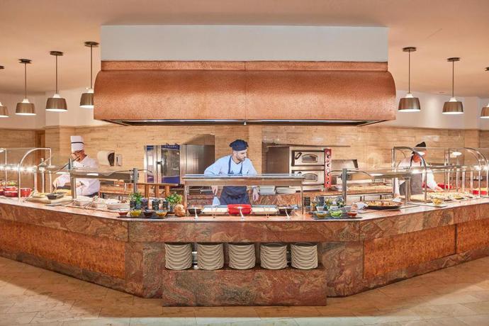 Imagen del bar/restaurante del Hotel Zafiro Tropic. Foto 2