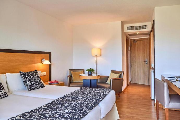 Imagen de la habitación del Hotel Zafiro Tropic. Foto 4