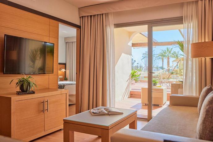 Imagen de la habitación del Hotel Zafiro Tropic. Foto 8