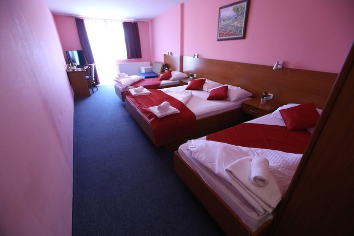 Imagen de la habitación del Hotel Zagi. Foto 6