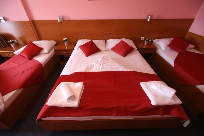 Imagen de la habitación del Hotel Zagi. Foto 14