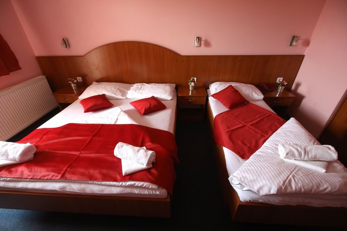 Imagen de la habitación del Hotel Zagi. Foto 18