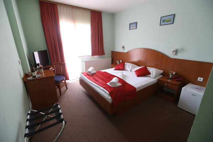 Imagen de la habitación del Hotel Zagi. Foto 19