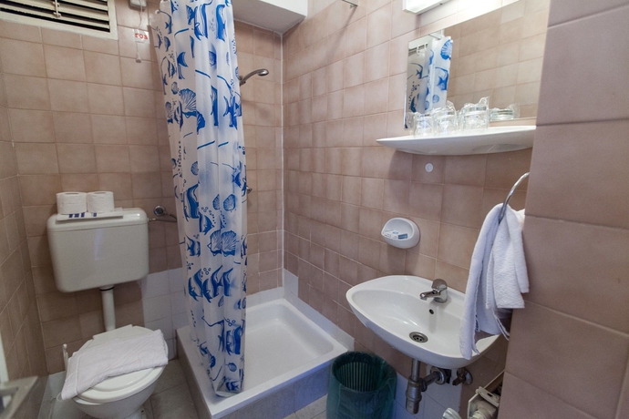 Imagen de la habitación del Hotel Zagreb, Crikvenica. Foto 8