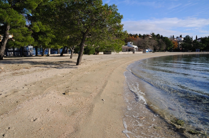 Imagen de los exteriores del Hotel Zagreb, Crikvenica. Foto 13