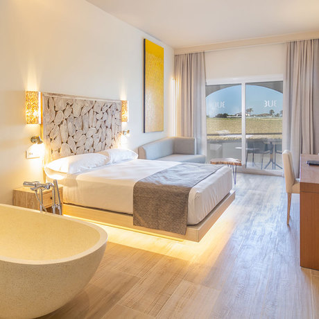 Imagen de la habitación del Hotel Zahara Beach. Foto 6