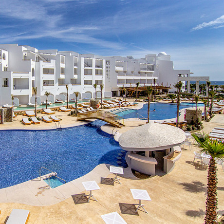 Imagen de la piscina del Hotel Zahara Beach. Foto 16