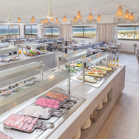 Imagen del bar/restaurante del Hotel Zahara Beach. Foto 4