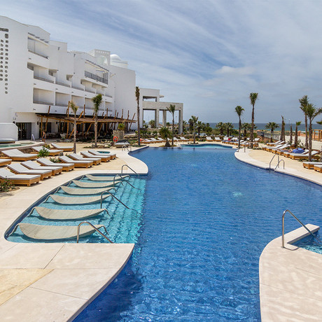 Imagen de la piscina del Hotel Zahara Beach. Foto 18