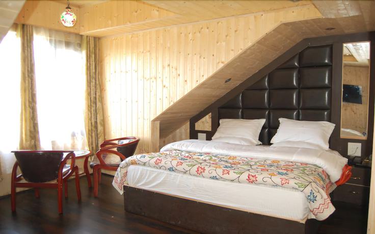 Imagen de la habitación del Hotel Zahgeer Continental Gulmarg. Foto 8