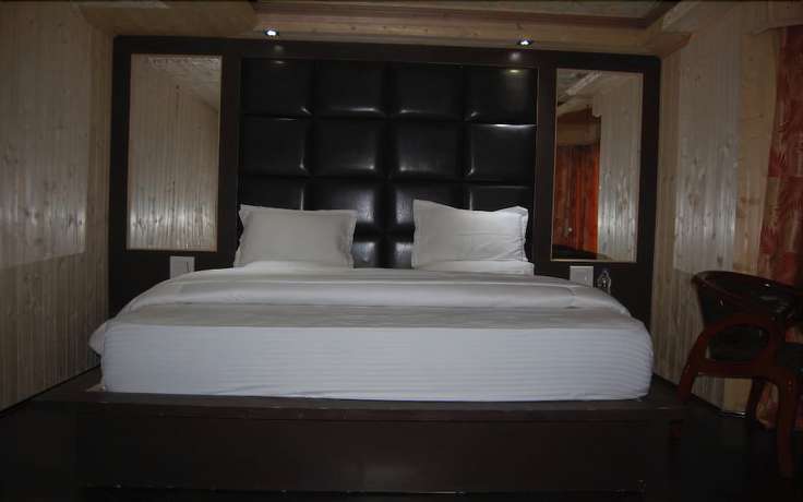 Imagen de la habitación del Hotel Zahgeer Continental Gulmarg. Foto 10