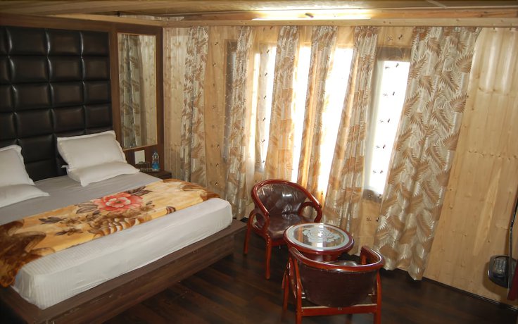 Imagen de la habitación del Hotel Zahgeer Continental Gulmarg. Foto 15
