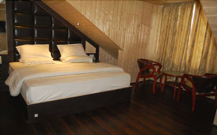 Imagen de la habitación del Hotel Zahgeer Continental Gulmarg. Foto 17