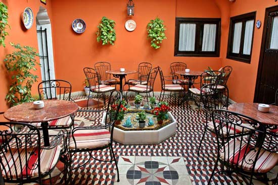 Imagen del bar/restaurante del Hotel Zahorí. Foto 2