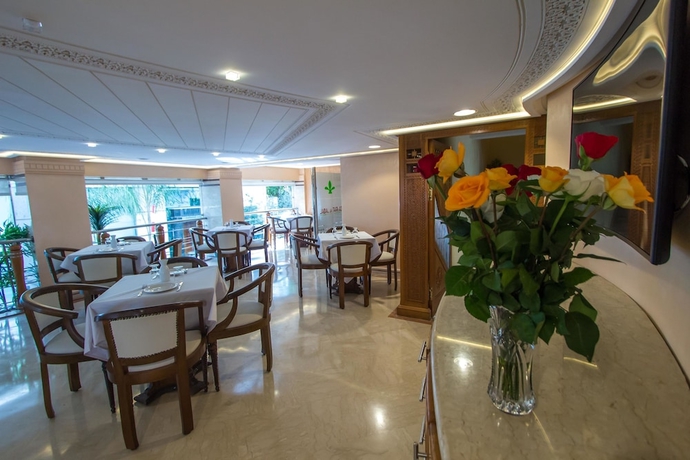 Imagen del bar/restaurante del Hotel Zahrat Al Jabal. Foto 3
