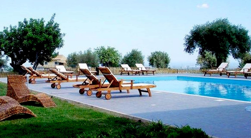 Imagen de la piscina del Hotel Zaiera Resort Club. Foto 19