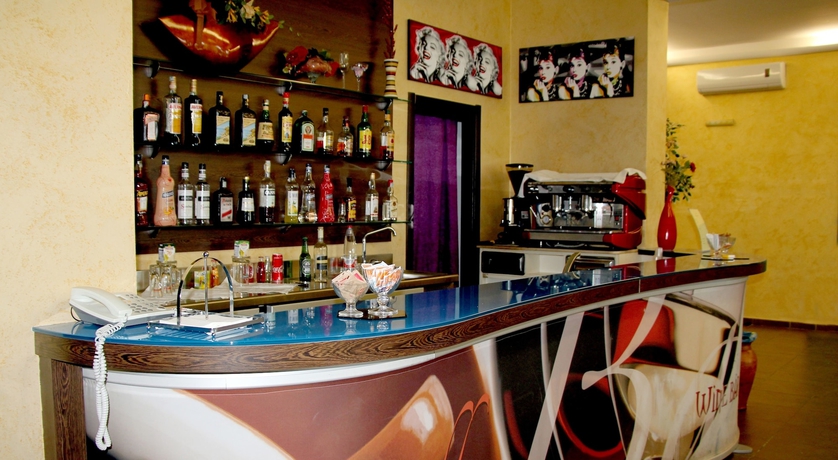 Imagen del bar/restaurante del Hotel Zaiera Resort Club. Foto 7