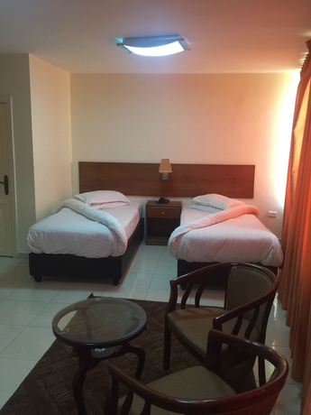 Imagen de la habitación del Hotel Zaina Plaza. Foto 9