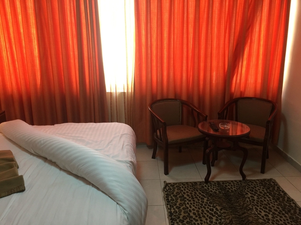 Imagen de la habitación del Hotel Zaina Plaza. Foto 17