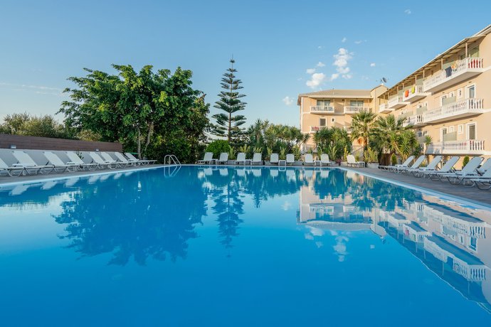 Imagen de la piscina del Hotel Zakynthos. Foto 20