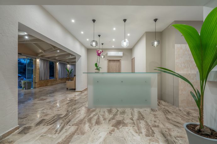 Imagen de los interiores del Hotel Zakynthos. Foto 17