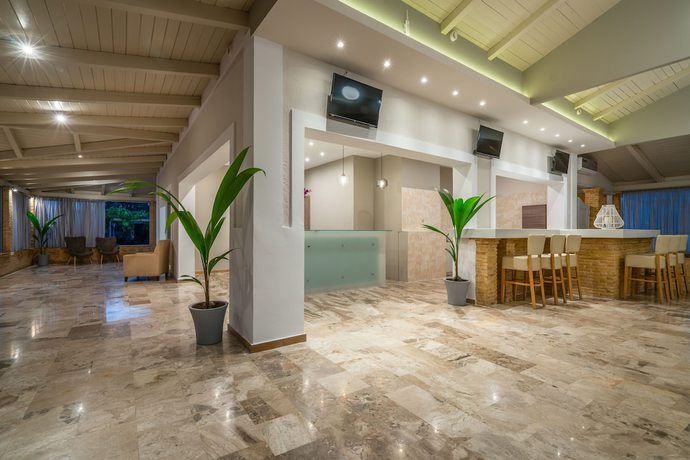 Imagen de los interiores del Hotel Zakynthos. Foto 19