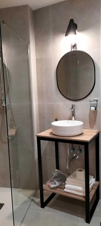 Imagen de la habitación del Hotel Zalle Oviedo Suites. Foto 12