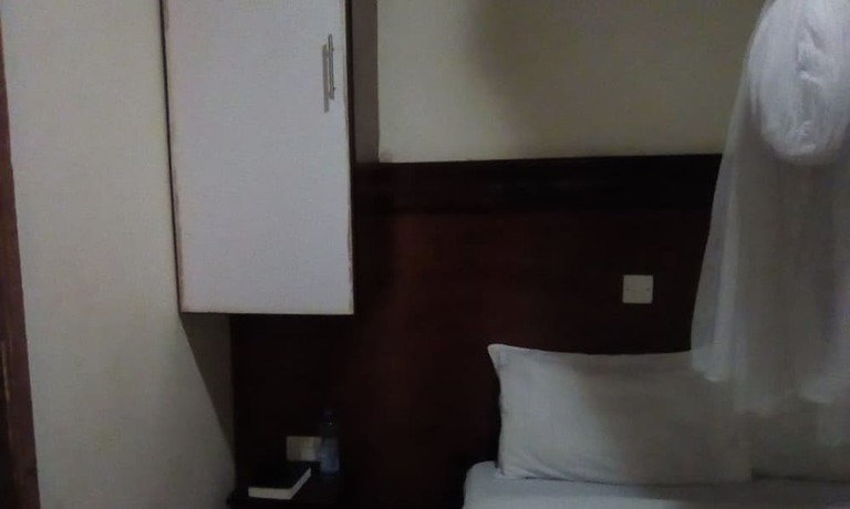 Imagen de la habitación del Hotel Zama. Foto 17
