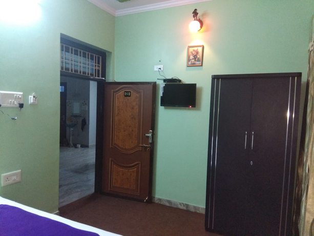 Imagen de la habitación del Hotel Zamarrud Palace. Foto 2