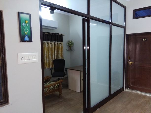 Imagen de los interiores del Hotel Zamarrud Palace. Foto 19