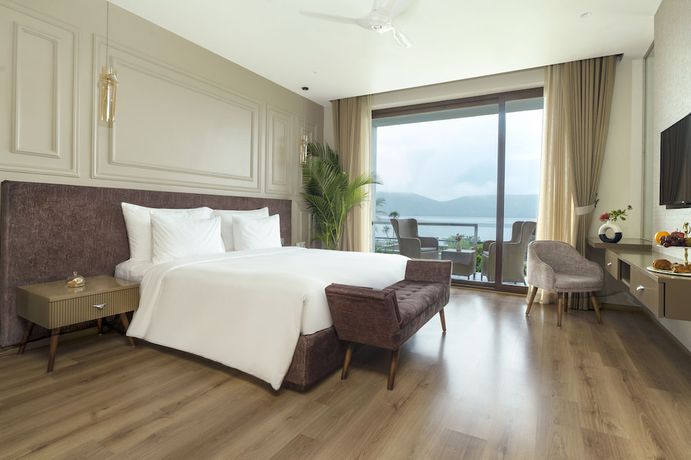Imagen de la habitación del Hotel Zana Lake Resort Udaipur. Foto 4