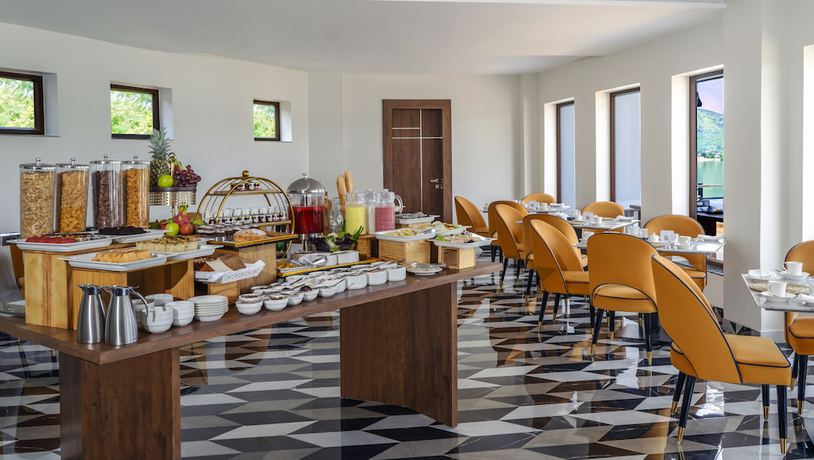 Imagen del bar/restaurante del Hotel Zana Lake Resort Udaipur. Foto 3
