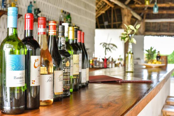 Imagen del bar/restaurante del Hotel Zanbluu Beach. Foto 2