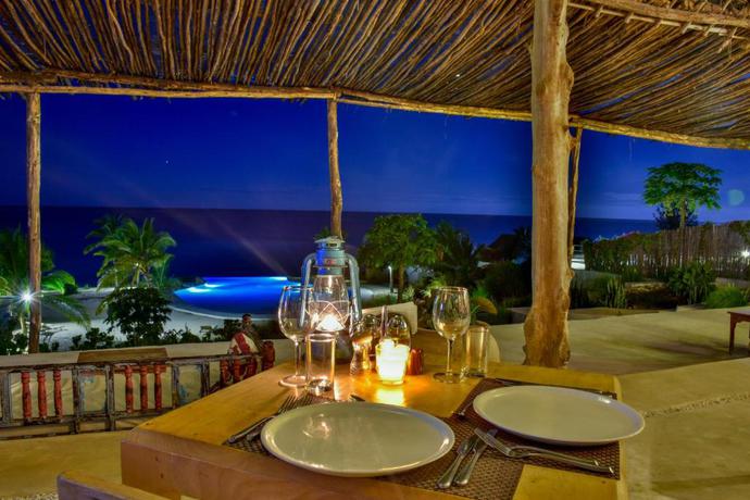 Imagen del bar/restaurante del Hotel Zanbluu Beach. Foto 3